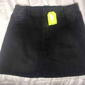 Black crazy eight skirt